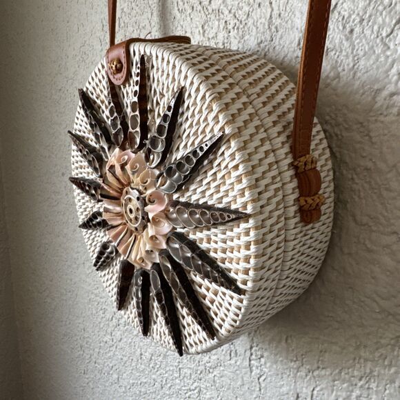 Round Cane Cross Body Shoulder Bag with Shells, Leather Strap & Snap Clo… - Picture 3 of 13